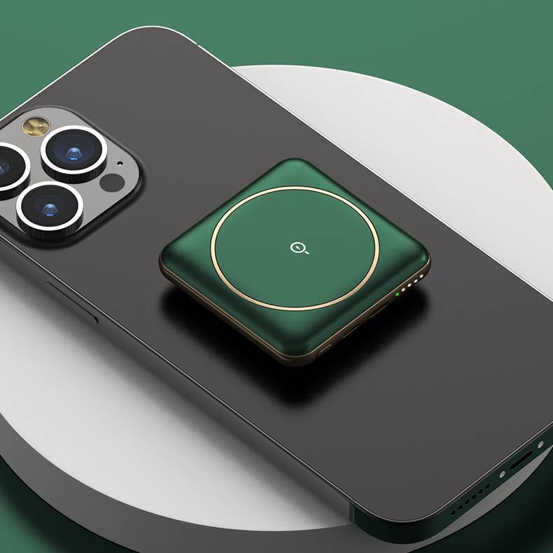 SparkTank - Magnetic Wireless Charging Mini Power Pack